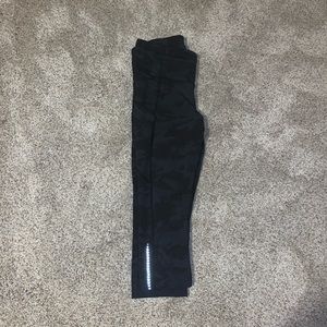 Fast & Free Crop || 19” Nulux Size 8 Black Camo